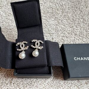 CHANEL 25P Light Gold and Pearl Drop Earrings
